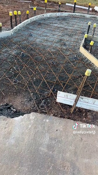 Effective Techniques for Pouring Asphalt Edges