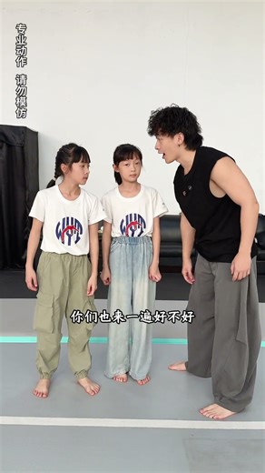 These little girls are so amazing, and I actually taught them cartwheels?! 🤥🤥🤥 #parkourramen #par...