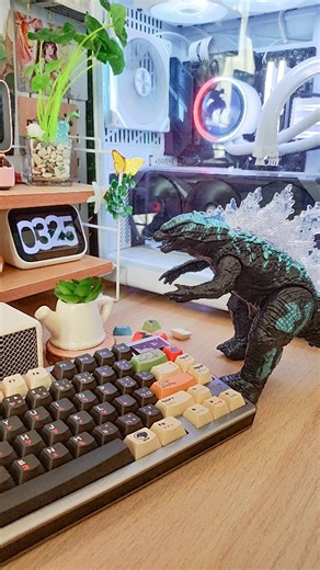 ‎meg ᯓᡣ𐭩 desk setup‎ on Instagram: "Black Classic Godzilla Keycap Set 🖤 Happy weekend, cozy friends ✨ how's weekend so far? 🥰 do you like Godzilla movie? I always adore monster movie from child and Godzilla is one of them! This is my first time trying smile profile and I love it, each keycaps design is well illustrated, the color combo remind me of old movie ✨ there's Godzilla invasion in my desk now 😆💓 hope you have a lovely weekend! Keycaps details: Profile: Smile Profile Number of keys: 