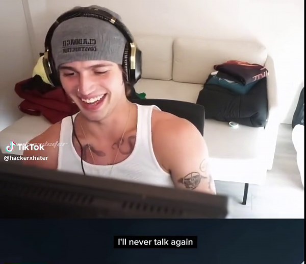 Hilarious Moments: Vinnie Hacker Silences Larray | Celebrity Clips