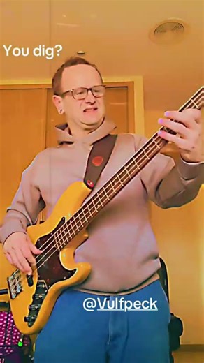 Dean Town by @vulfpeck #funky #bass #vibes #covers