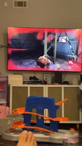 PS5 green screen and humming then shutting off. Has anyone else experienced this problem and if so how do I fix it.