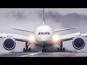 BOEING 787 FULL THRUST REVERSE on a WET RUNWAY - B787 DREAMLINER CROSSWIND landing (4K)