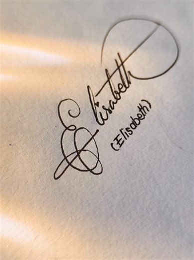 Aesthetic Signature Writing Techniques