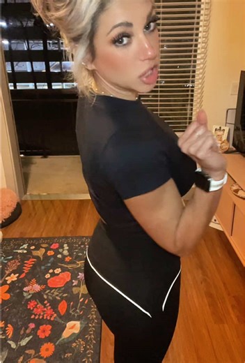 My new favorite workout pants, ready to sweat! #buttliftingleggins #highwaistedpants #womensworkoutclothes