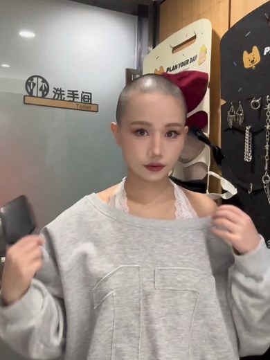 Bald Girl on TikTok