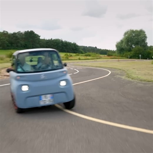 YES this is a car...in theory! | Fifth Gear