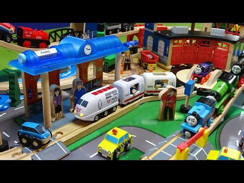 Wooden Thomas & Chuggington ☆ Played with Brio trains on the Round house and Sound Bridge course