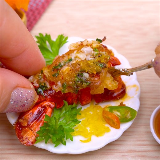 Miniature cooking lobster | Cake Lovers