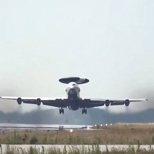 Crosswind Landings during a Storm, Extreme Aborted Landings and Incredible Go-Around Landings | Airplane Hub