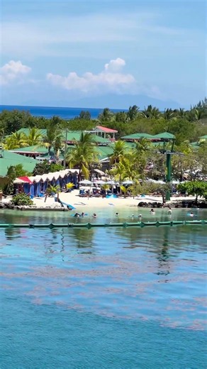 Roatán Island Beautiful Crystal Clear Waters & A True Caribbean Paradise.🏖️