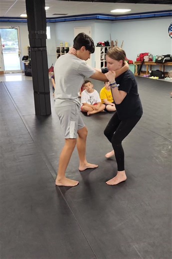 "What started as a leg reap became a hip toss — and that’s the lesson." In this moment, we see a common scenario: too much space during an outside leg reap. But instead of giving up or resetting, we adapt mid-motion and turn it into a hip toss. This is where real growth happens — not in perfect execution, but in learning how to adjust, flow, and make the next move work. Mistakes turn into momentum when we stay present, stay creative, and keep learning. #AntonelliMartialArts #karatekids #summerca