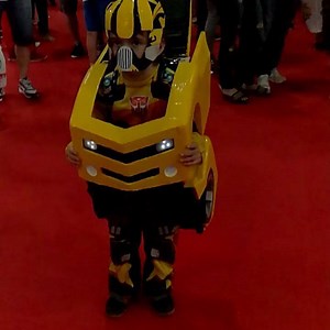 ¡El concurso se acabó! ¡Denle a ese niño los 10.000 dólares! #Transformers #cosplay #Bumblebee | Argentina Comic Con