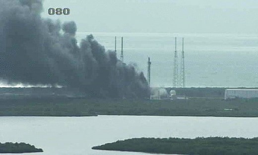 SpaceX test ends in explosion days before planned launch – video
