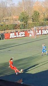 67K views · 564 reactions | QUEL 혽홄홅홊홐 SUR COUP FRANC !  Et cela à encore plus de saveur en Coupe Gambardella-Credit Agricole, bravo à ce joueur de la @maladrerie_os  Filmez le meilleur du football amateur avec l’app Rematch, le best-of sera publié ici ! #Football #Foot | FFF - Fédération Française de Football | Facebook