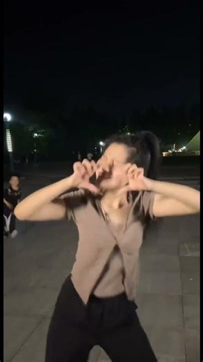 Finger Dance to ‘Your Appearance’ DJ Version Powerful Beat & Expressive Hand Movement