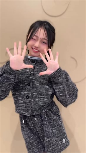 大友るみな🌙Rumina on Instagram: "Parent-Managed Account for a 9-year-old Model & Influencer Agency Affiliated Operated and supervised by the parent. The minor does not use, access, or manage Instagram. All content, communication, and interactions are handled by the parent. 9歳のモデル・インフルエンサーのための親管理アカウント ・芸能事務所所属 ・保護者が運営・管理しています ・未成年本人はInstagramを使用・アクセス・管理していません ・投稿、DM、コメント等すべてのやり取りは保護者が対応しています @ziddy_official の服きてお出かけ行った時だよー😊 ブーツじゃなくてニーハイとローファーで合わせて大人っぽく コーデしてみたよ🩷 ⁡⁡ #ziddy #ziddyコーデ"