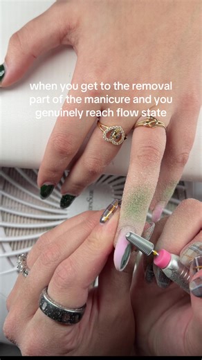 Entrez dans l'univers des ongles en gel et du nail art