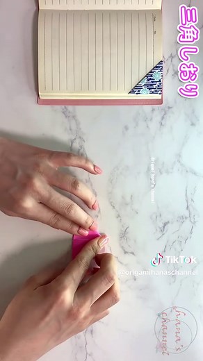 折り紙で作る簡単三角しおりの作り方