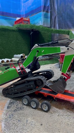 RC EXCAVATOR || AN RC EXCAVATOR Climbs Its Own Trailer?! 😱🔥 MINI BUT POWERFUL!!!