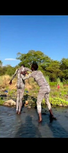 body painting mursi tribe Omo valley Ethiopia #short #Ethiopia #mursi #mursi_tribe #Mursi_Arica