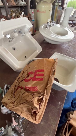Vintage new old stock cast iron single bowl sink original hardware original packaging. 830-385-1721