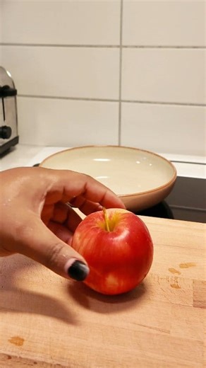 Tried this quick hack to remove the apple core 🍎 — and yes, it actually works! Who else loves easy kitchen tricks? Love The Lindbergz #KitchenHack #AppleHack #QuickTips #FoodieFun #CookingShorts #foodhacks Facebook Mentions | The Lindbergz