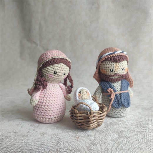 Crocheted  nativity.Toys size from 3 to 5 inches.
