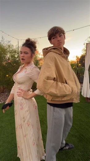 DAVID DOBRIK on Instagram: "happy thanksgiving from the Dobrik’s 🦃"