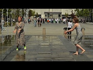 Girls, fountain, splashes and funny dresses-22./Девушки, фонтан, брызги и веселые платья-22.