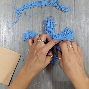 Let’s turn simple yarn into a magical snowflake surprise! ❄️🧶✨ Who knew winter coziness could hang on your wall? 😲🎄#DIYCrafts #HandmadeDecor #CreativeIdeas #CraftLovers | Yeliz Craft & Creative Ideas