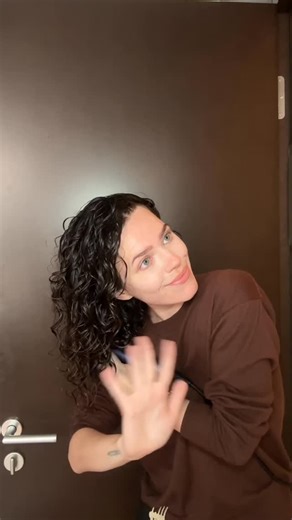Marie Schnoell - your curly hair bestie on Instagram: "Part 3!! Wer möchte Part 4? 🤭💗 #locken #curlyhair #diffuser"