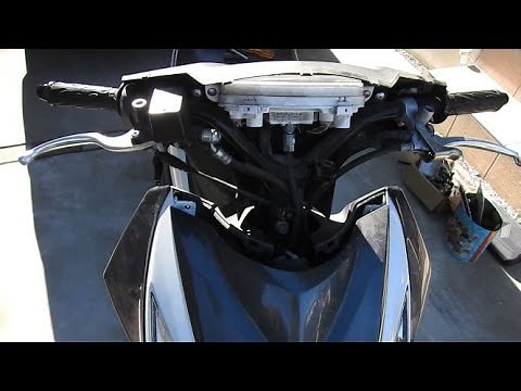 アドレス１１０ヘッドライトカウル外し方/アクセサリー電源の場所