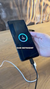 5.5K views · 30 reactions | Kende jij deze oplaadhack al?  #hack #smartphone #samsung #batterij #telecom #vjp | Mega Repair | Facebook