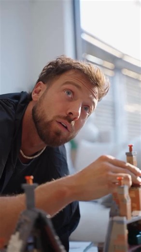 Sam Thompson on Instagram: "AD The LEGO Hogsmeade Village Collector’s Edition has arrived and it’s the perfect build for a magical evening @LEGO 🪄🧙🏼 #LEGOHarryPotter #HarryPotter"