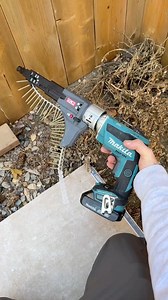 1.6M views · 7.8K reactions | Senco makes some auto feed attachments that fit on other brands of drills.•As you can see here they can be used for material other then drywall and take a wood screw•This one fits on the Makita screwguns and can put in up to 2” screws.The model number is DS230-M1 SENCO #sencopartner...#tools #construction #senco #deck #fence | Kruger Construction | Facebook