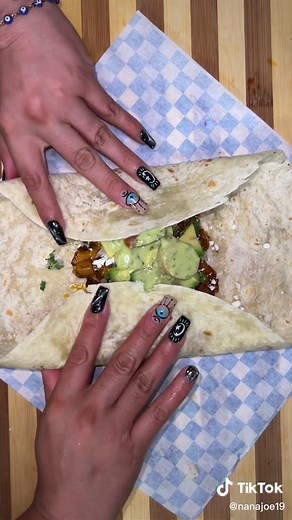 How to Wrap a Burrito: Step-by-Step Tutorial