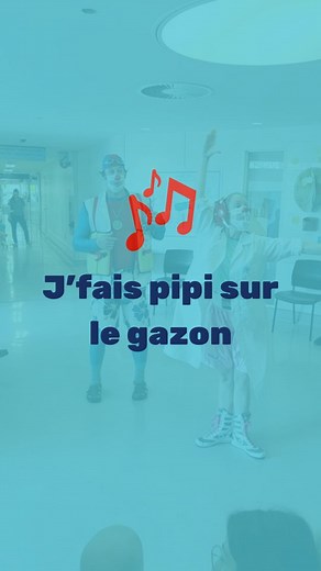 Vous nous l'avez demandée... La voici ! 🎵 Notre célèbre chanson « J'fais pipi sur le gazon » fait fureur auprès des enfants (et avouons-le, des adultes aussi). ⚠️ Avertissement : Risque élevé de fredonnement involontaire toute la journée. Nous déclinons toute responsabilité pour les airs qui restent collés dans la tête ! Et pourquoi ne pas vous laisser les paroles pour que vous puissiez chanter en chœur avec nous (à vos risques et périls !) 🎶 Je fais pipi 🟡 Sur le gazon 🍃 Pour arroser les co