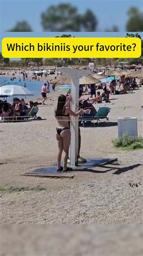 Top Models in Bikinis: Summer Style Trends