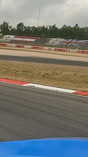 POV: Du bist auf einem RennWelten Trackday. Motor an, Helm sitzt, die Strecke gehört dir. 🏁🔥 Genau dieses Gefühl erwartet dich – in Meppen am 20.10. oder am Heidbergring bei Hamburg am 14.09. Ob du selbst fährst oder einfach nur dabei sein willst: Das hier ist Motorsport, wie wir ihn lieben. Zwei Strecken. Zwei Tage. Ein Ziel: Rennsport leben! 🎟️ Tickets & Infos findest du im RennWelten-Shop #rennwelten #trackday2025 #meppen #heidbergring #openpitlane #motorsportzumanfassen #povrennwelten #fa