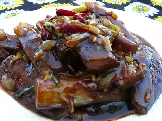 How to make an Asian-inspired Eggplant with Brown Sauce. Made with fried Chinese eggplant tossed with garlicky brown sauce. Full recipe here > https://youtu.be/qrbKmhIQP4k https://lolakusinera.com/eggplant-with-brown-sauce/ INGREDIENTS 3 tbsp canola or peanut oil 1 lb Chinese or Japanese eggplant cut into serving pieces 1 medium onion chopped 3 cloves garlic chopped 1 thumb size ginger grated or minced 5 pieces dried chili peppers chopped 3 pieces green onions sliced thin For the Brown Sauce 1/4