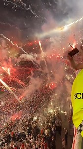 🏴󠁧󠁢󠁥󠁮󠁧󠁿 In England, you aren't allowed plastic bottle tops near your seat inside the stadium.. 🇦🇷 Meanwhile in Argentina... | Premier League Fan Banter