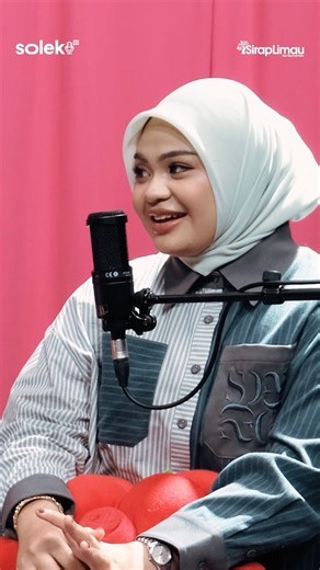Umairah membesar dengan atuk nenek, lagu pertama dinyanyikan lagu Ahmad Jais