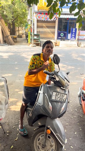 @vijayawada_frutis_ammyi on Instagram: "Husband shevinig #viral #inshtagram"