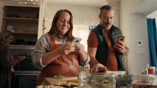 U.S. Cellular TV Spot, 'Holidays: Get Yourself a Free Phone'