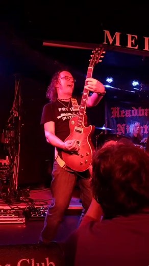 Headbangers Nightmare & Friends, stellenweise mit mehr Friends als eigentlicher Band auf der Bühne. Es war ein mega Spaß! Und wenn man bedenkt, dass viele Musiker zwar unabhängig voneinander mit der Band geprobt haben, jedoch noch nie miteinander gespielt haben, ist es fast erstaunlich, dass das immer alles so gut klappt. | Meisenfrei Blues Club