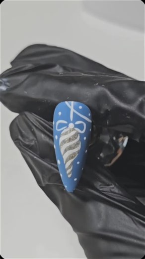 The House of Nails on Instagram: "Ornament Nail-Art! Dag 15/24 Tel samen af naar kerst met elke dag een Nail-Art inspiratie! Volg @thehouseofnails.nl om niks te missen! Ideaal voor klanten en stylistes om je nagels net dat tikkeltje extra te geven, 24 dagen vol met inspiratie en tips, alles stap voor stap op video opgenomen. *Elke dag om 17:00 een nieuwe inspiratie reel #nailart #nailsalon #nailtech #nailart #christmas #christmasnails #nails #diy #painting"