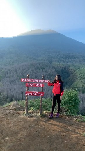 PT. Explore Your Creative Idea | Media Majalengka | Tempat Camping terbaik nih di Majalengka 😍 Klo kalian nyari suasana alam pegunungan yg sejuk dan asri, dapet view city light dimalam hari,... | Instagram