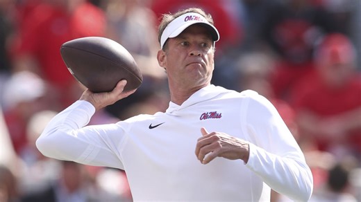 Lane Kiffin mocks Kirby Smart with 'clapping' gesture to ref