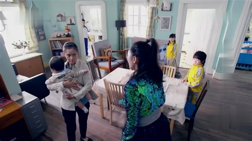 Emergency! She was performing on the stage when a fire broke out on the scene the next second| Love Trouble | 真爱惹麻烦 ❤️Full EPs of 《Love Trouble》👉https://www.youtube.com/playlist... 💜Subscribe to our YouTube channel "Fresh Drama"👉 https://bit.ly/subFreshDrama | InDrama